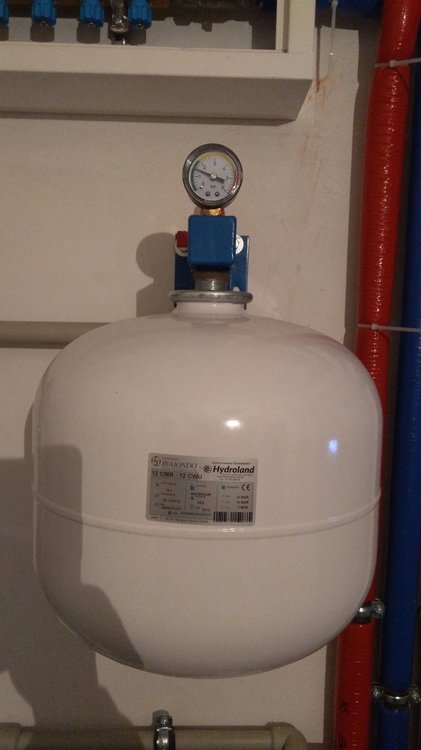 Naczynie wzbiorcze CWU.jpg