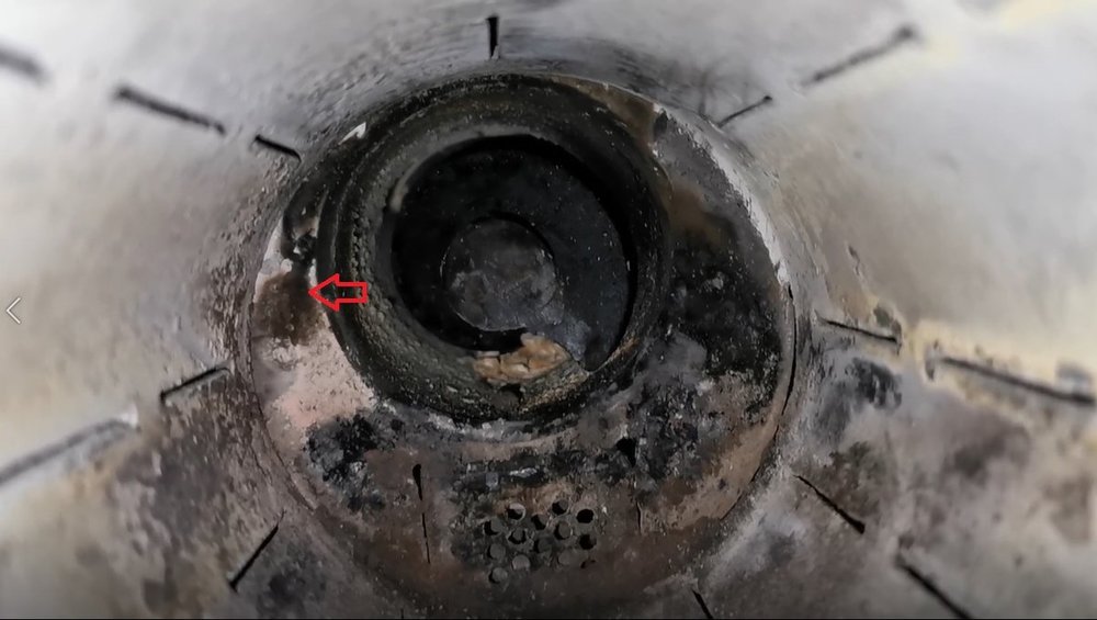 wnętrze palnika dziurka.jpg