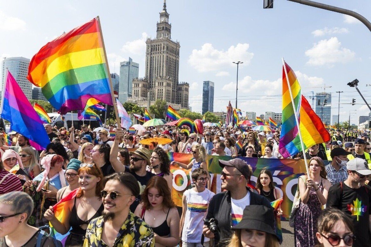 844855877_WarsawKyivPridewstolicy.thumb.jpg.b8320d0eaf7af0fe83e4ddda48e527bb.jpg