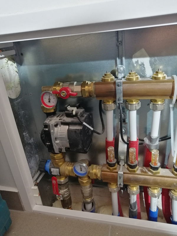 rozdzielacz na górze1(1).jpg